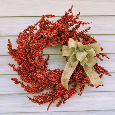 (image for) 24" Red Berry Wreath with Burlap Bow CR1575