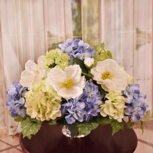 (image for) Blue Hydrangea And White Magnolia Floral Centerpiece AR460